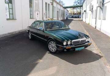 Jaguar Daimler 181.000 km 22.900 &euro; Nürnberg 90411