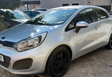 Kia Rio 158.000 km 3.980 &euro; Fürth 90763